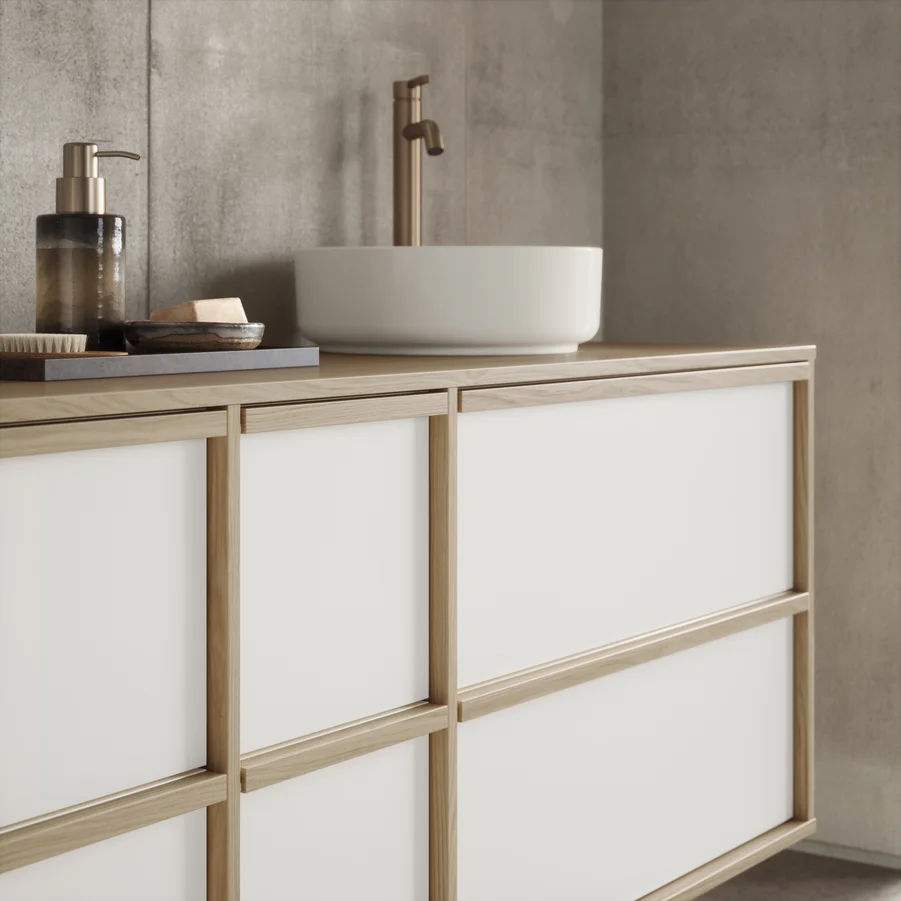Koupelnový nábytek ve vzhledu Japandi s úchytnou lištou 315 v dubu Como - ideální pro přírodní minimalistický design.