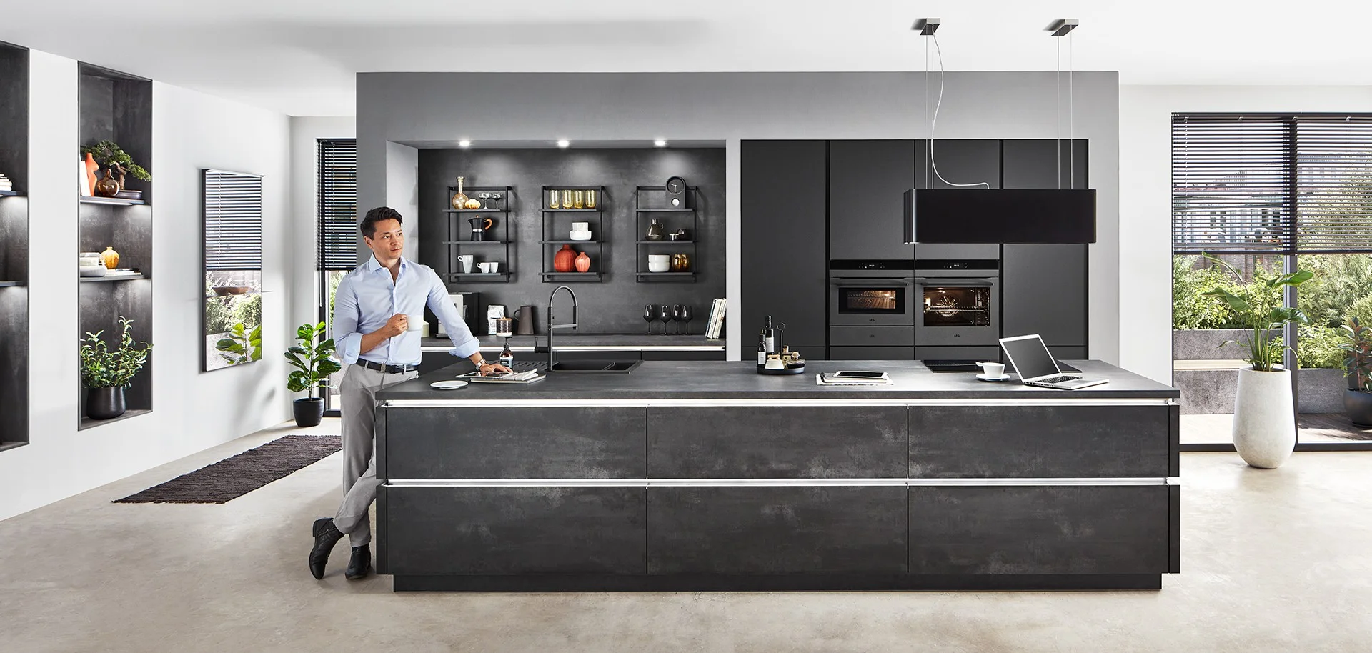 Façade 463, Décor béton noir