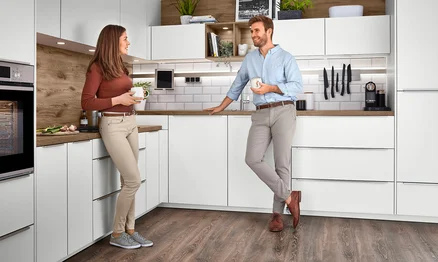 Cuisine avec hauteur de travail adaptée pour une ergonomie optimale - différentes hauteurs actives pour tout le monde.
